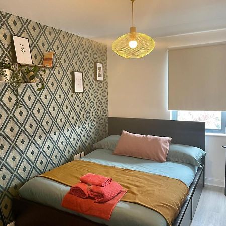 Family Friendly Maritime Apartment スウォンジー エクステリア 写真
