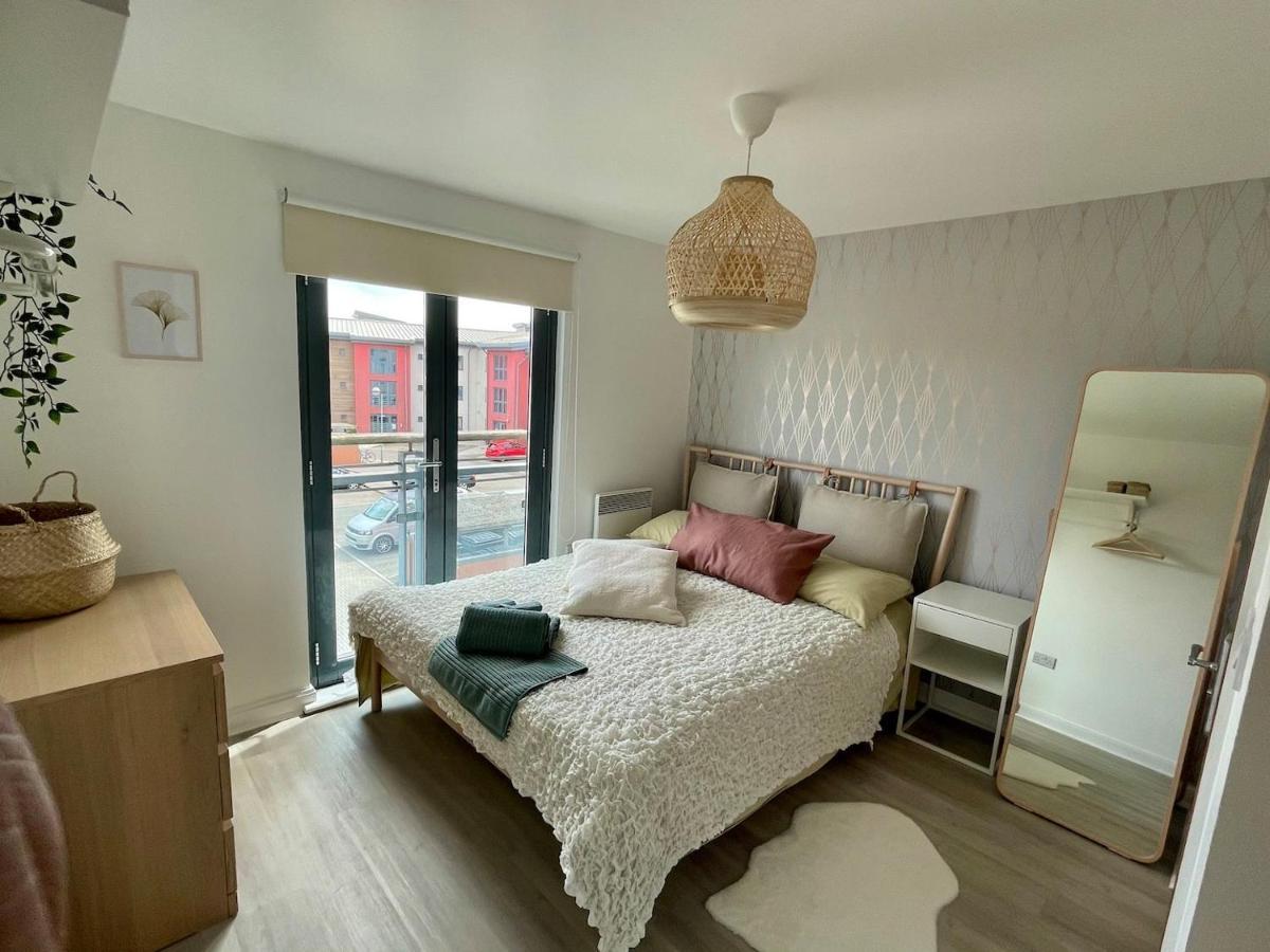 Family Friendly Maritime Apartment スウォンジー エクステリア 写真