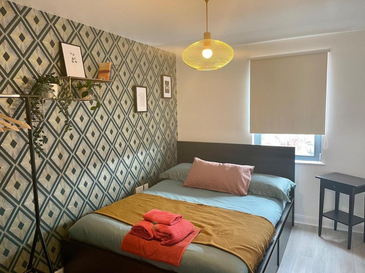Family Friendly Maritime Apartment スウォンジー エクステリア 写真