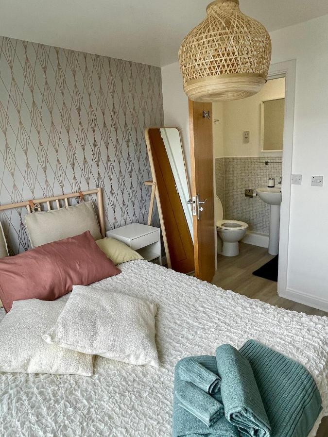 Family Friendly Maritime Apartment スウォンジー エクステリア 写真