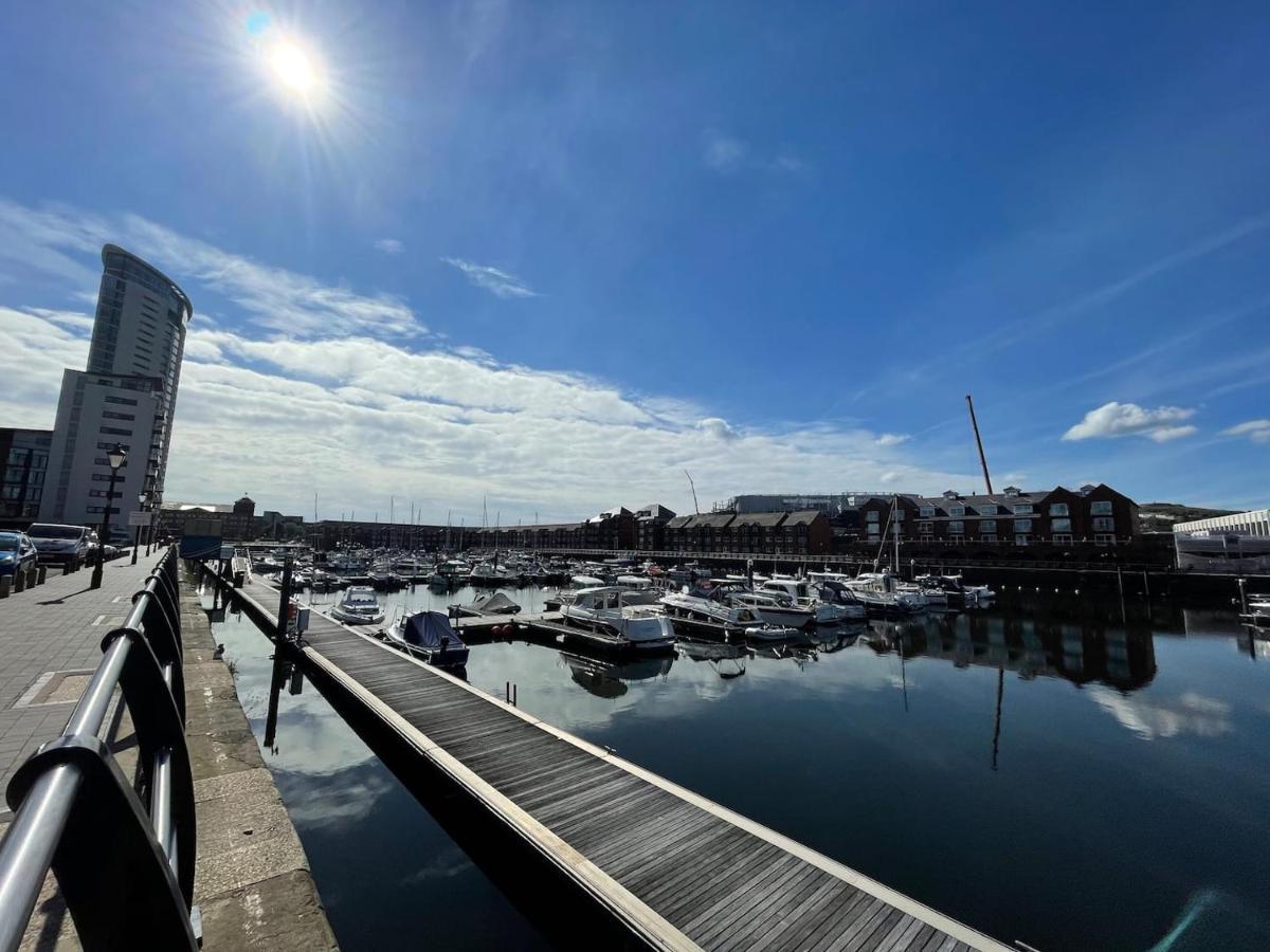 Family Friendly Maritime Apartment スウォンジー エクステリア 写真