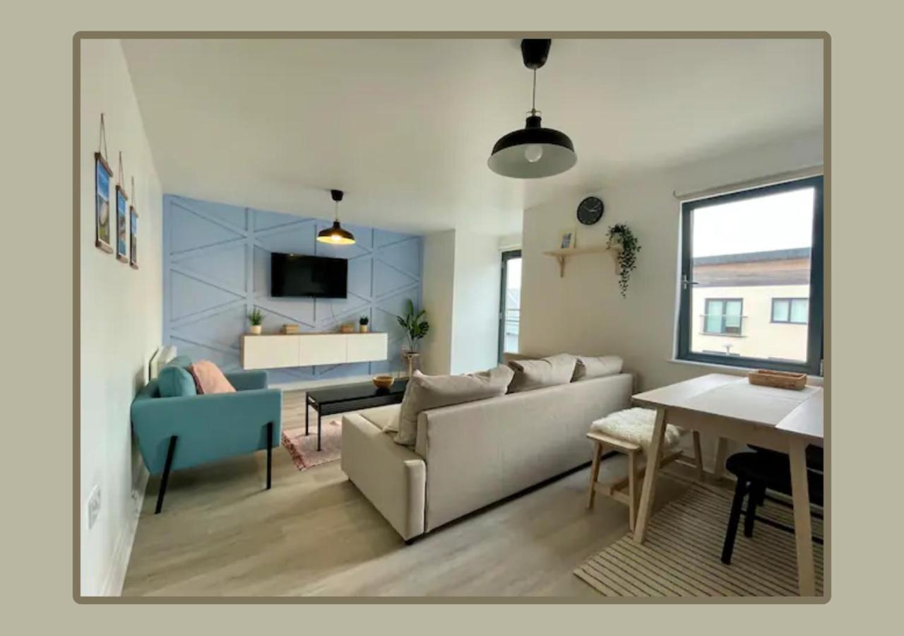 Family Friendly Maritime Apartment スウォンジー エクステリア 写真